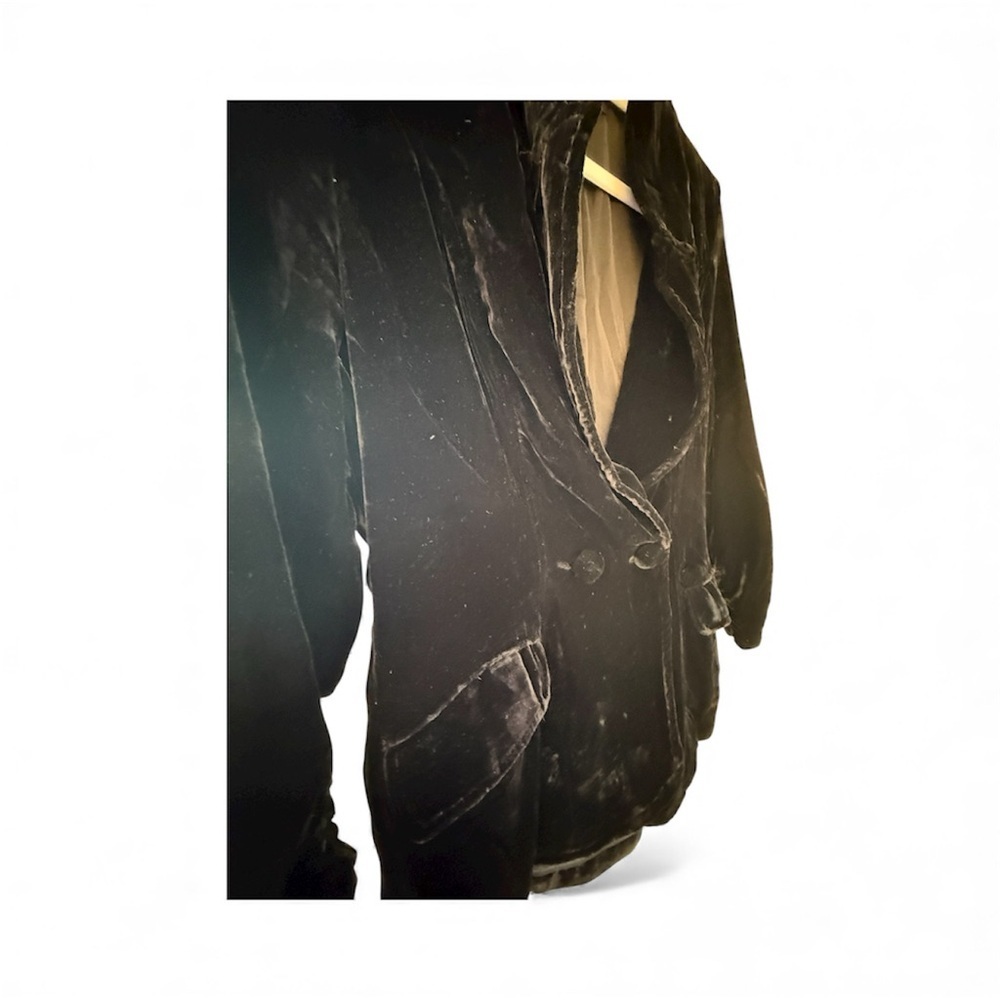VELVET 🖤 HEART Elegant Luxe Black Velvet Blazer - Picture 5 of 13